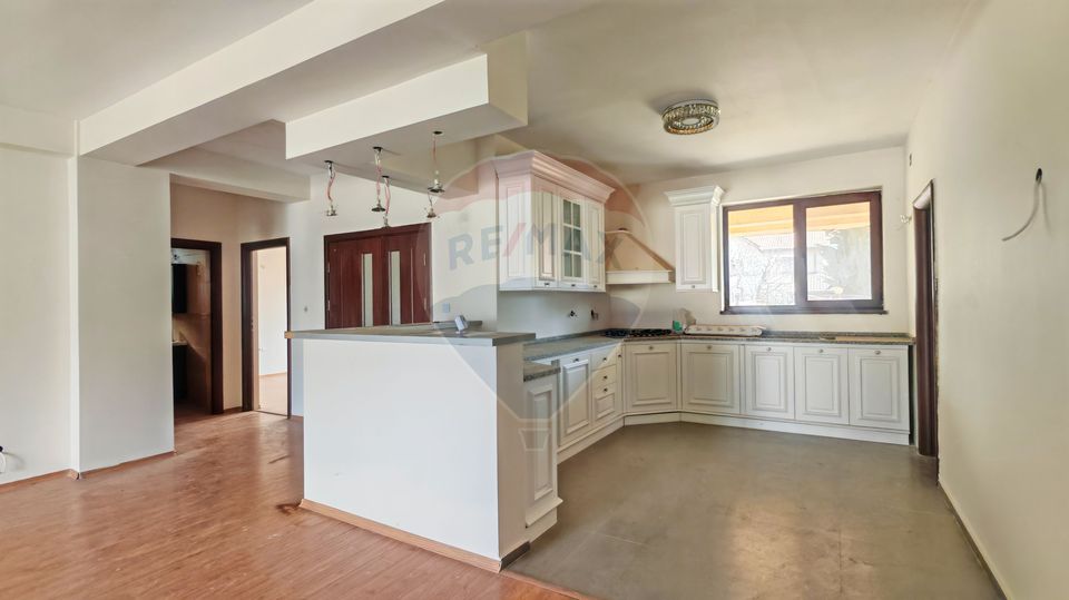 Villa for sale in Berceni, land 1161 sqm | Investment opportunity