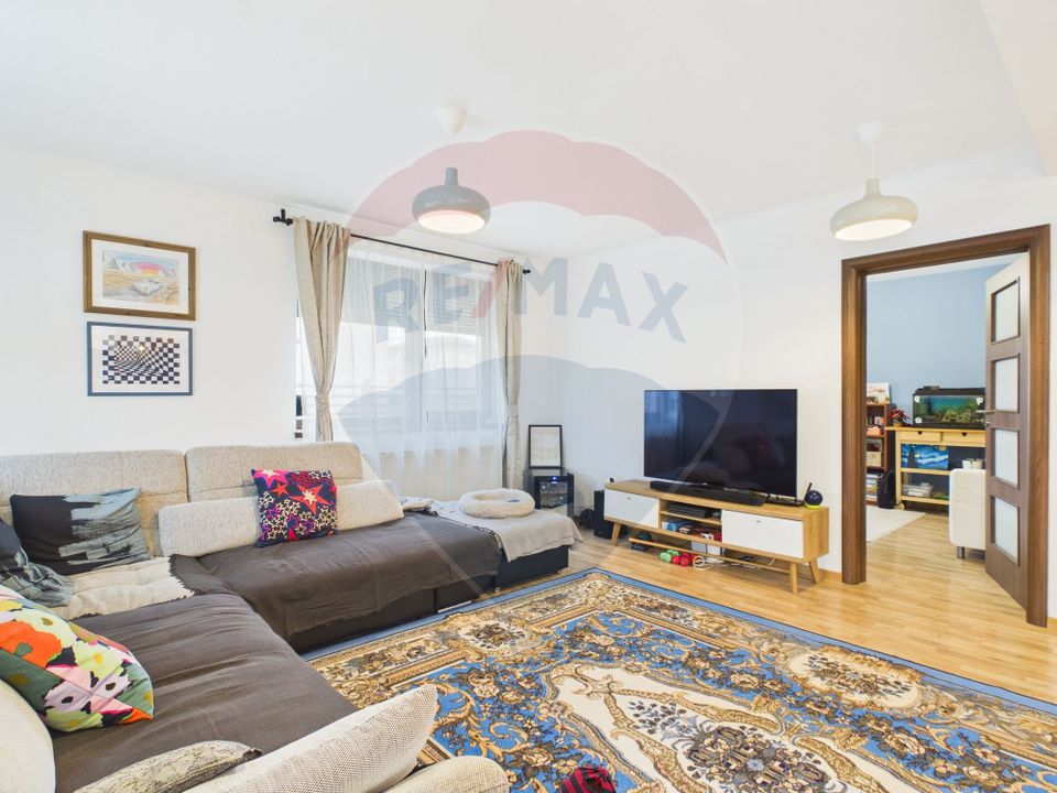 Modern villa 2011, with 5 rooms, 500sqm courtyard and garage