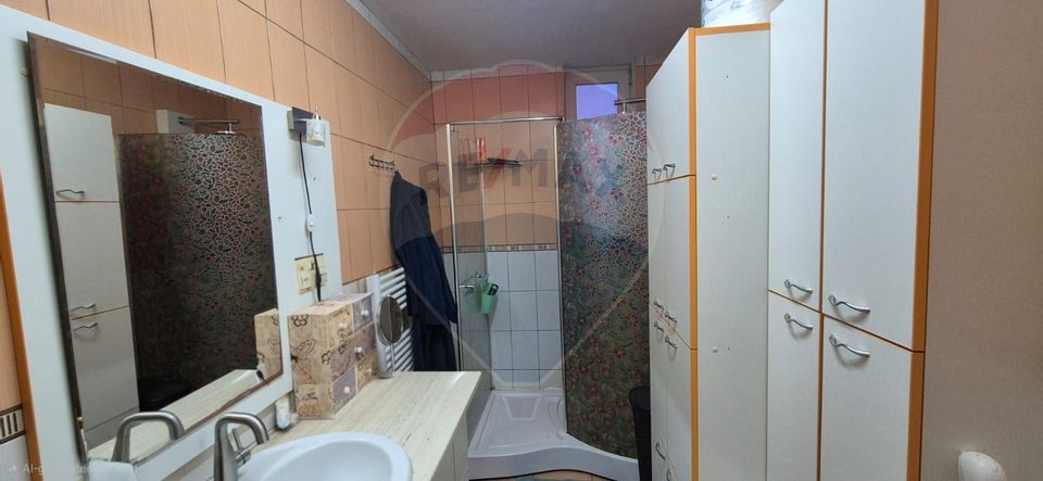 Apartament renovat recent cu 3 camere