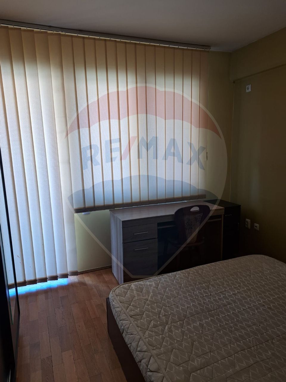 Apartament de închiriat ultracentral , 4 camere,  cu terasa spatioasa