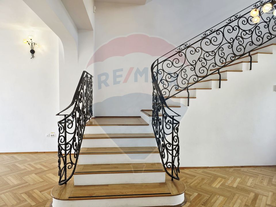 Vilă reprezentativa pentru activitati comerciale | 8 camere | D+P+1+M