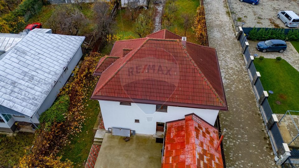 Casă/Vilă cu 6 camere de vânzare în Măgura