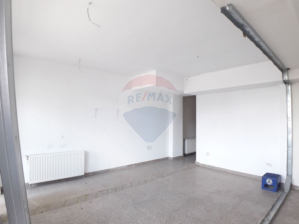 Commercial space 65 sqm shop pastry office - access from the street