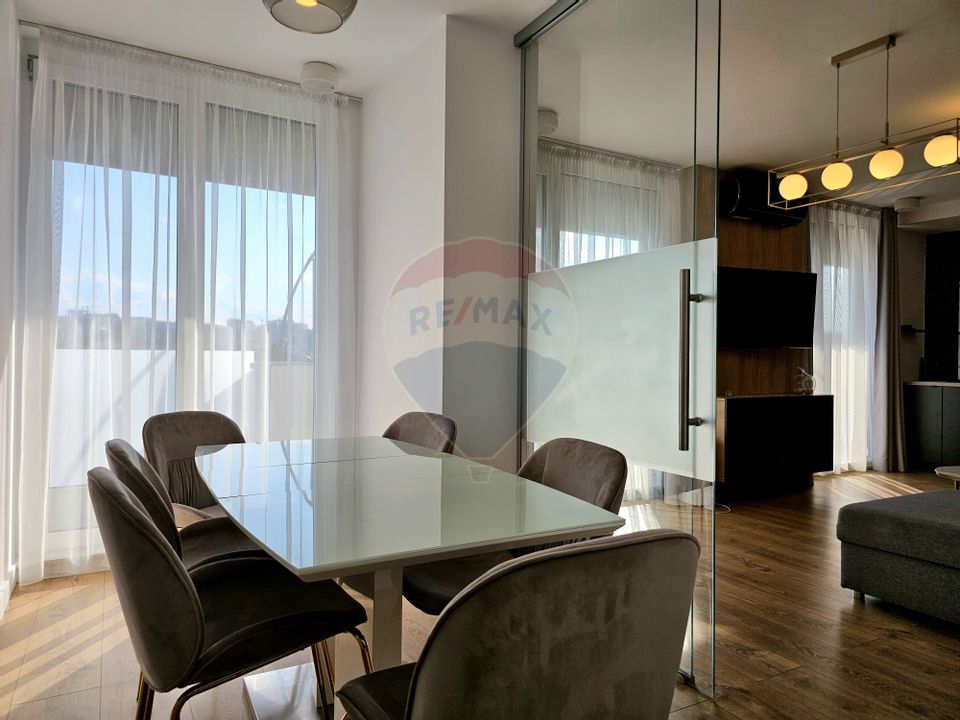 Penthouse superb cu 4 camere de închiriat în zona Andrei Muresanu