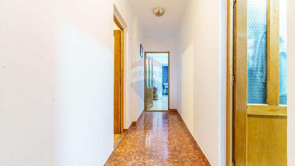 Casa individuala, 6 dormitoare, comision 0%, Intre Lacuri