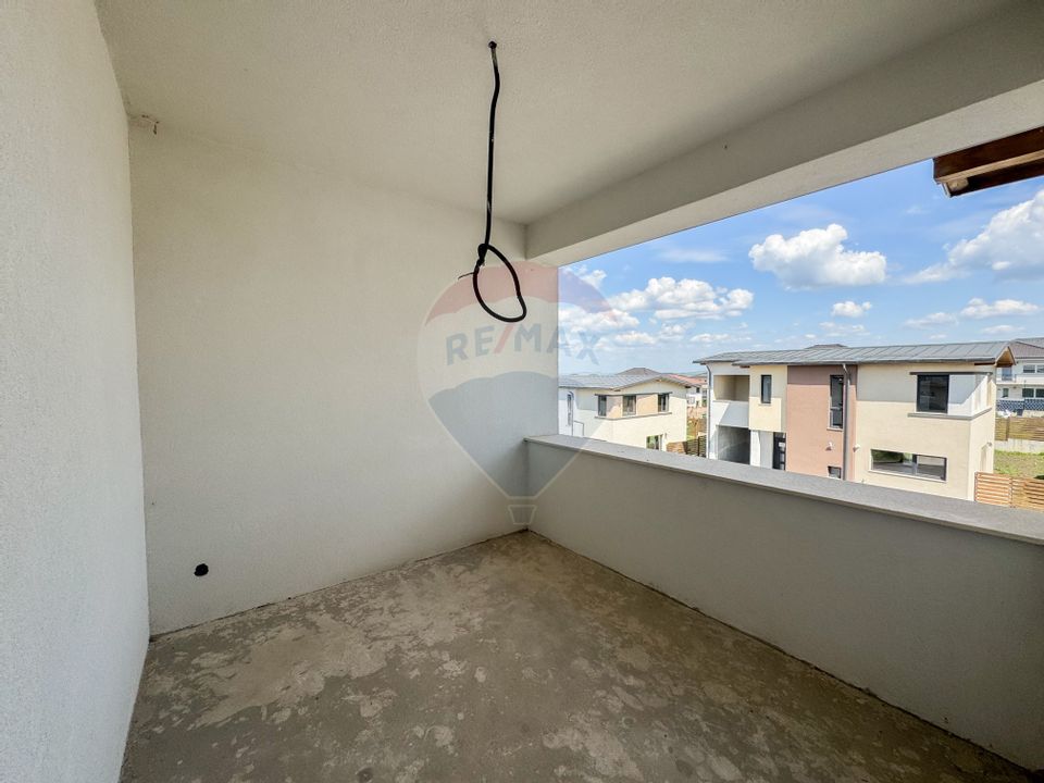 Casă semifinisată în Dezmir - Spațiu, liniște, acces rapid către oraș