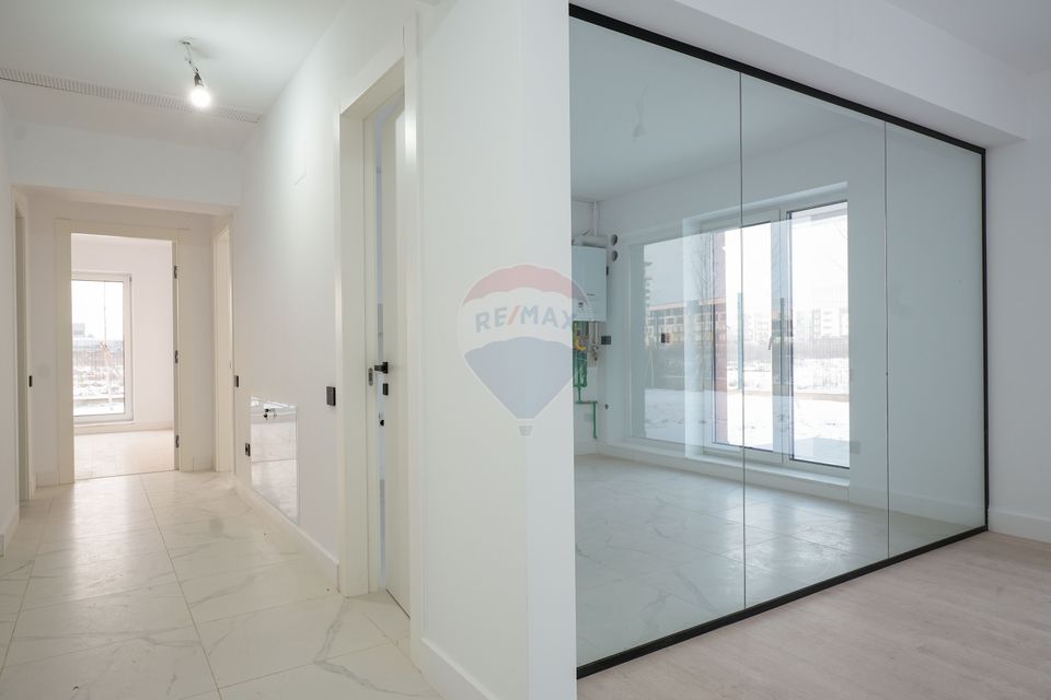 Vanzare apartament de lux cu 4 camere, curte de 279 mp in Pallady