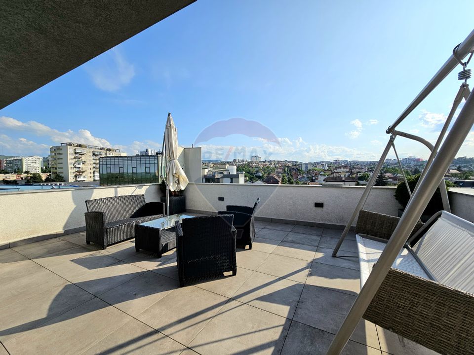 Penthouse superb cu 4 camere de închiriat în zona Andrei Muresanu
