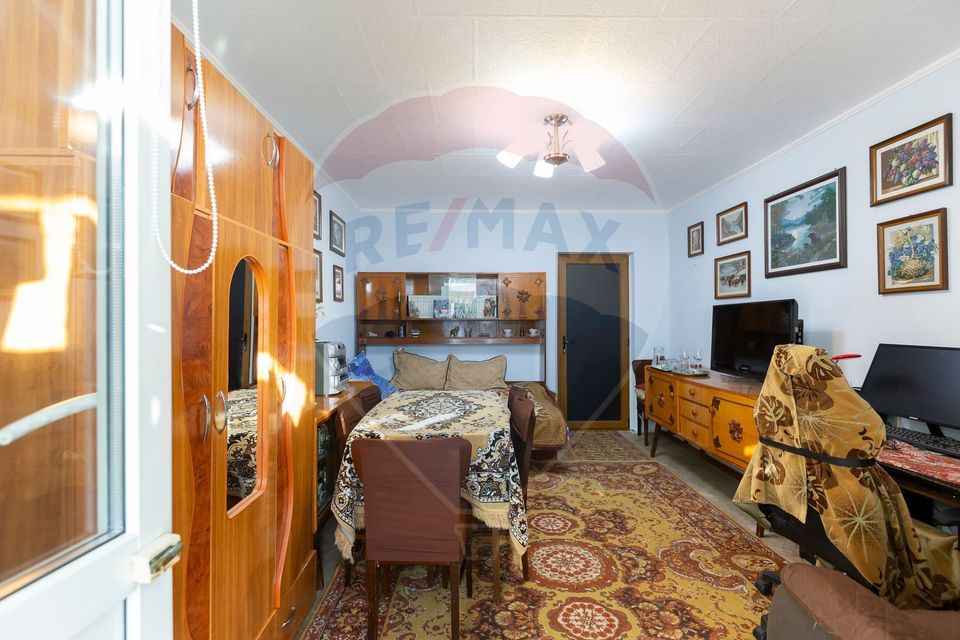 3 room Apartment for sale, Mioritei area