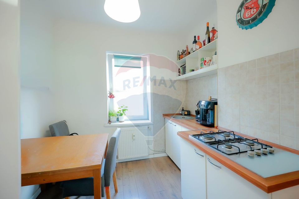 De vânzare apartament cu 2 camere, parter, parcare inclusă, central