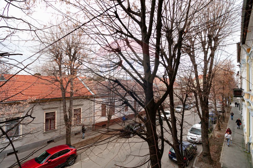 Apartament elegant într-o clădire istorică – Piața Mică, Arad