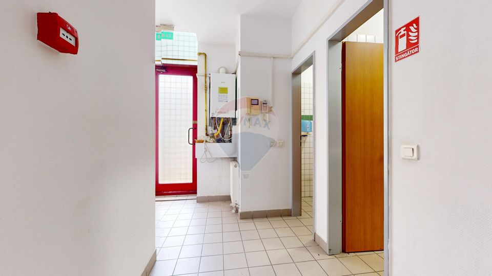 250sq.m Commercial Space for rent, Ultracentral area