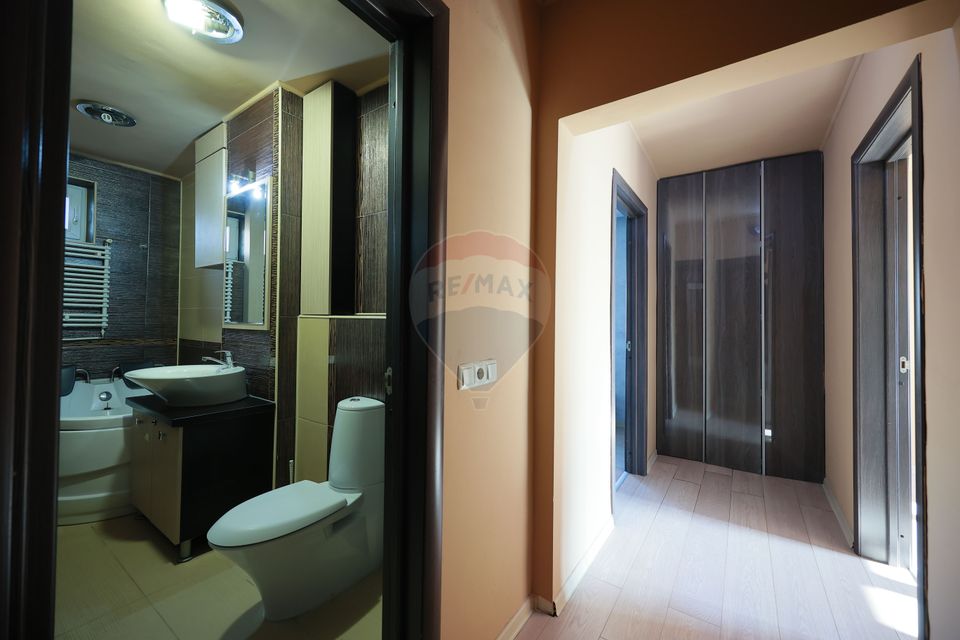 Apartament cu 3 camere de închiriat, în zona Rogerius