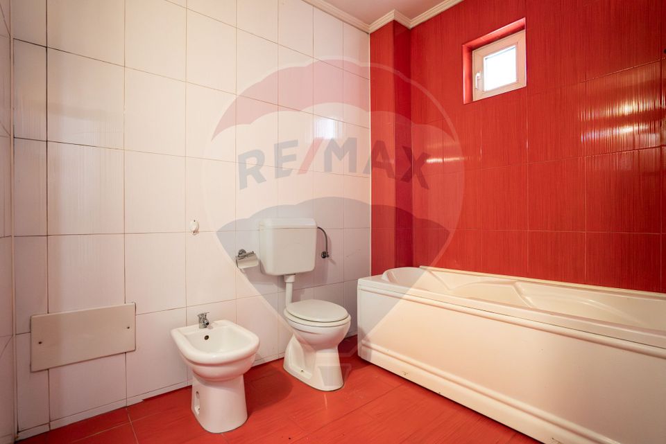 De vânzare Casă spațioasă cu teren 1.000 mp Beverly Hills, Sanmartin