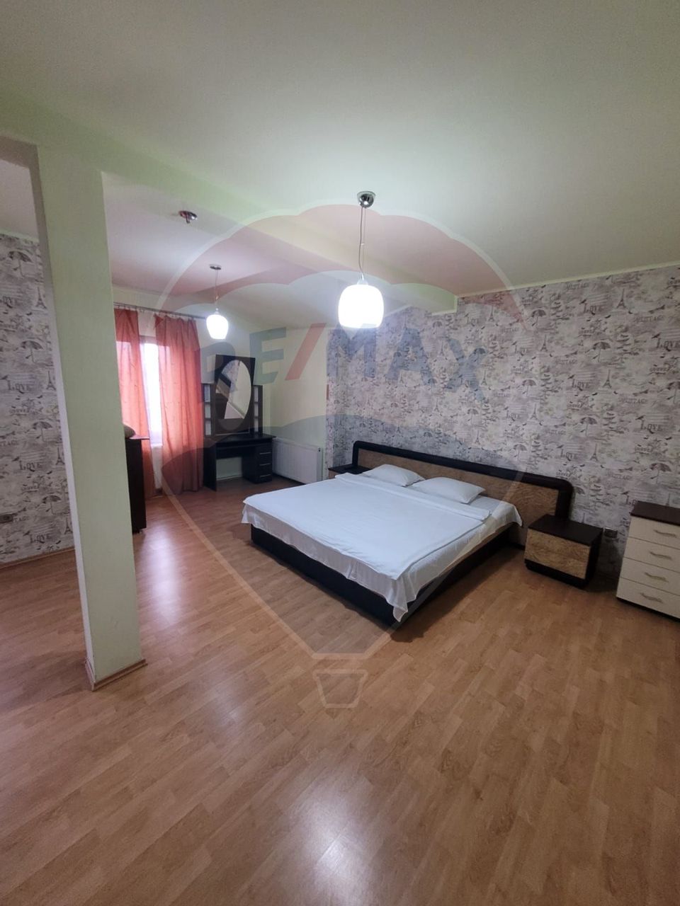 Apartament cu 5 camere de închiriat în zona Vasile Aaron