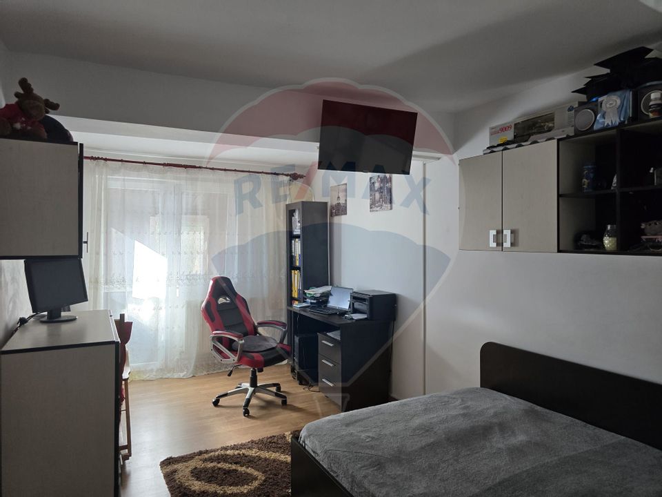 Casă / Vilă cu 5 camere de vânzare în zona George Enescu