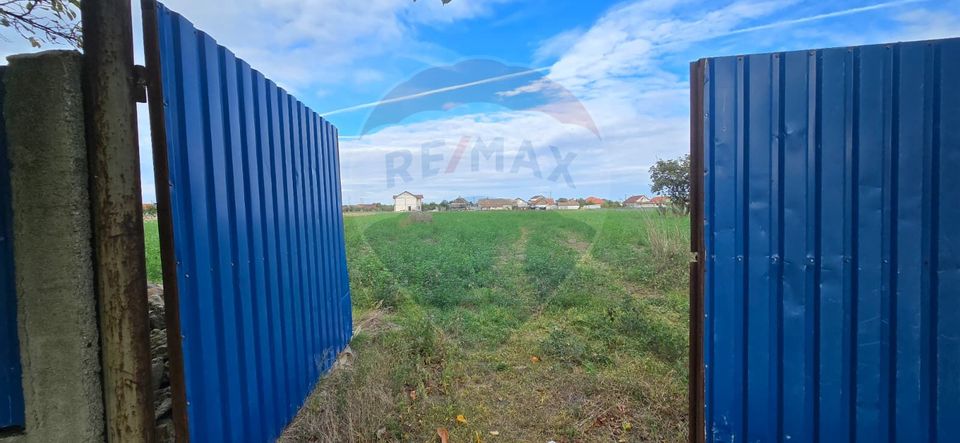 Teren si casă cu teren generos în Socodor