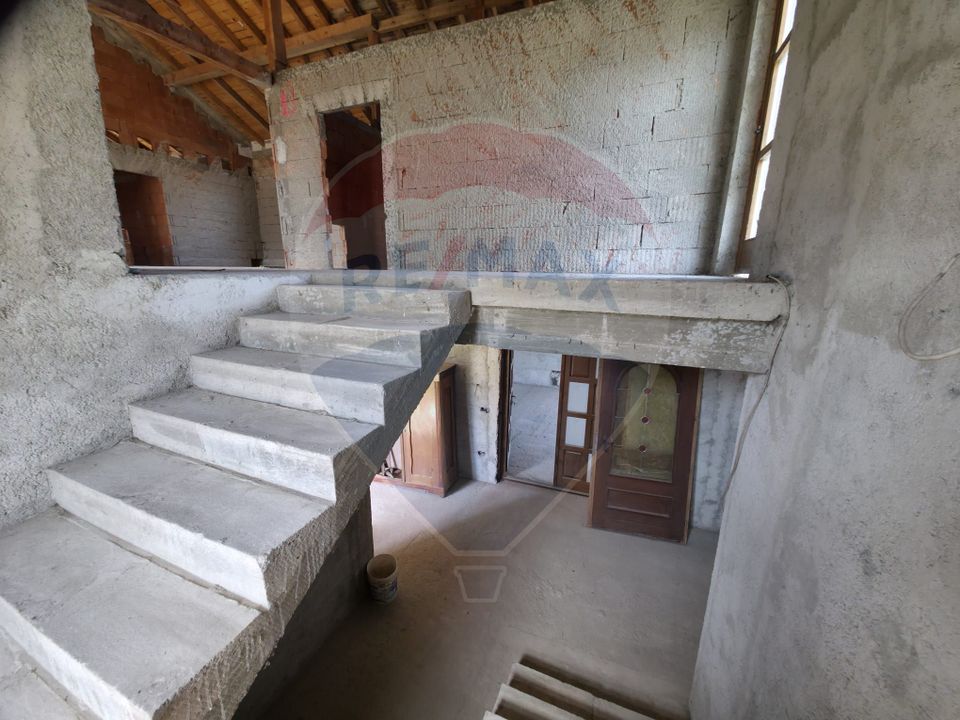 Teren intravilan + casă la roșu de vânzare – Vădurele, jud. Neamț