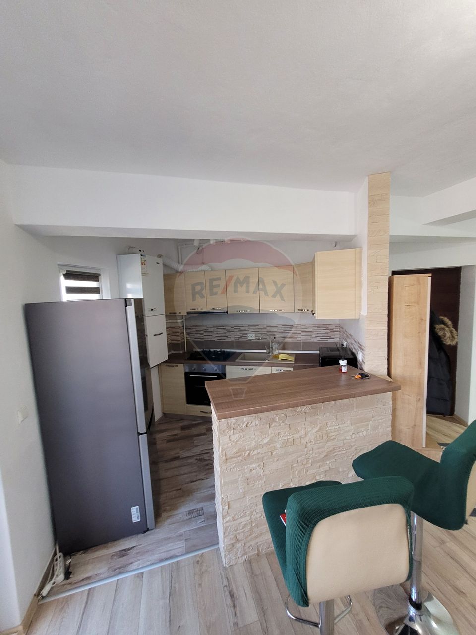 Apartament de inchiriat cu 3 camere si curte zona Turnisor