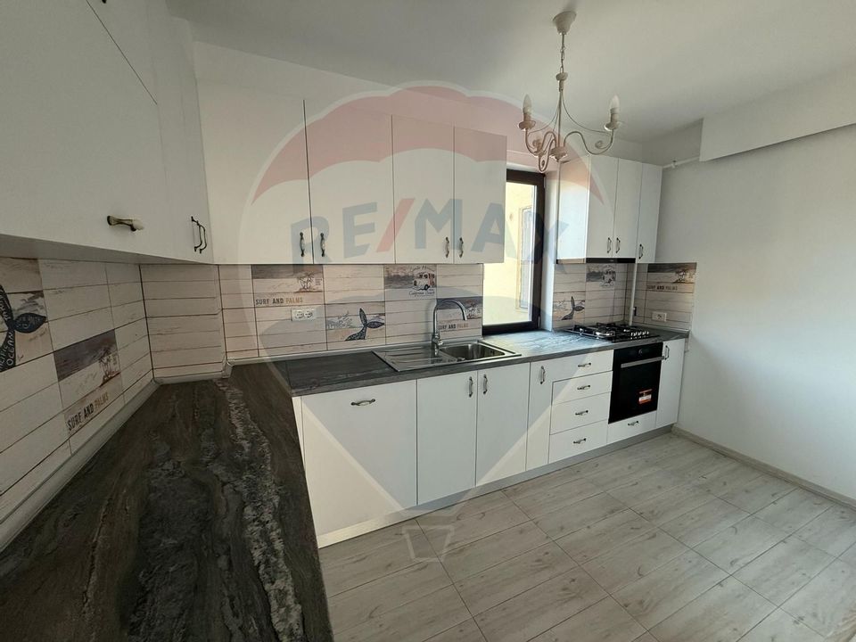Apartament Decomandat Central 3 camere, 2 bai + loc de parcare privat