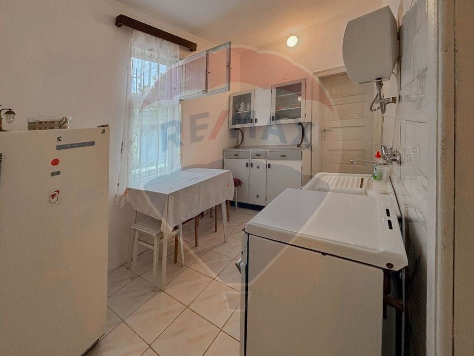 Casă / Vilă cu 5 camere de vânzare în Aleșd zona Ultracentral