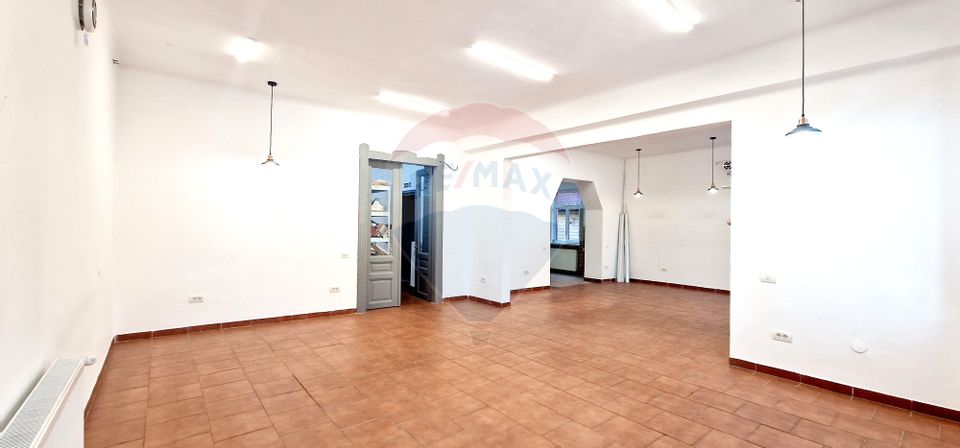 80sq.m Commercial Space for rent, Brasovul Vechi area