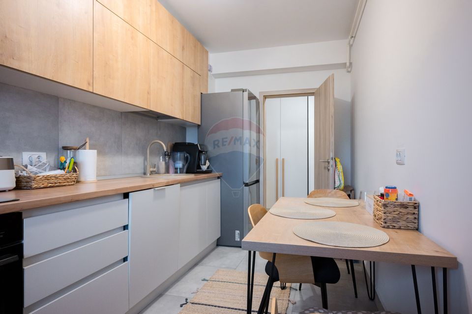 Apartament cu 2 camere,  2 băi și parcare subterană în Tractorul