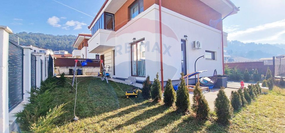 4 room House / Villa for sale
