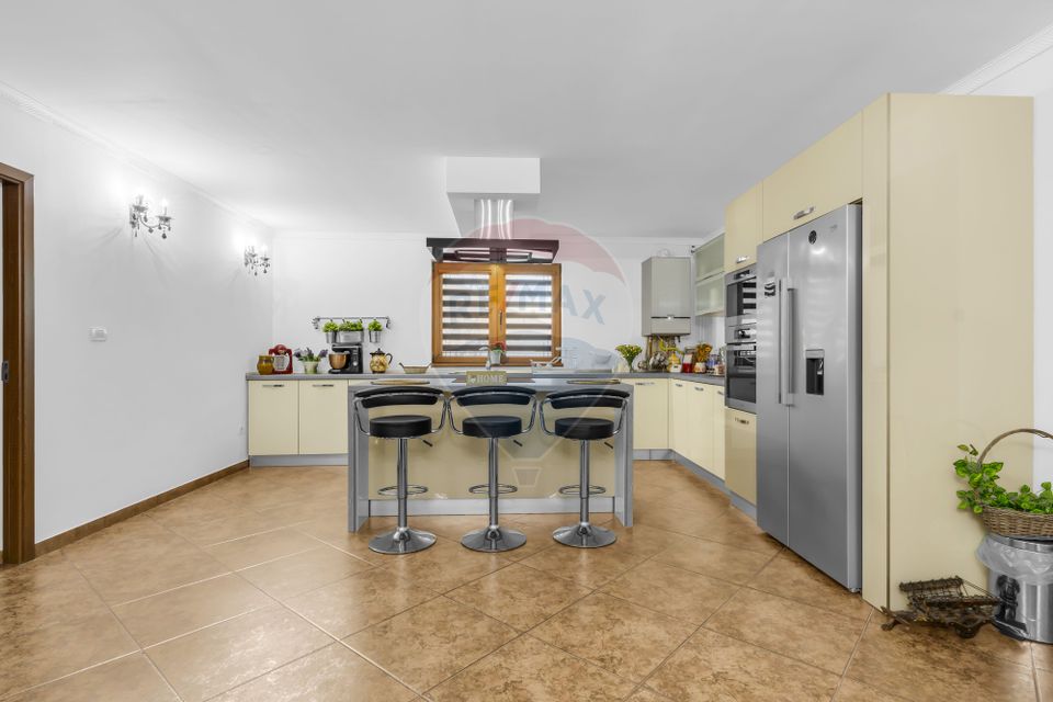 6 room House / Villa for sale