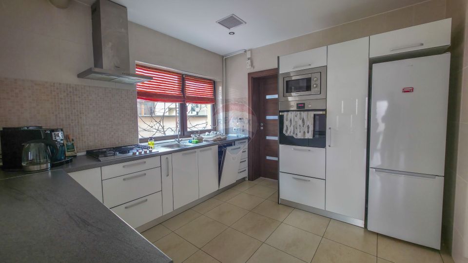 Casa cu 5 camere de inchiriat Gheorgheni, Garaj, Teren 400mp