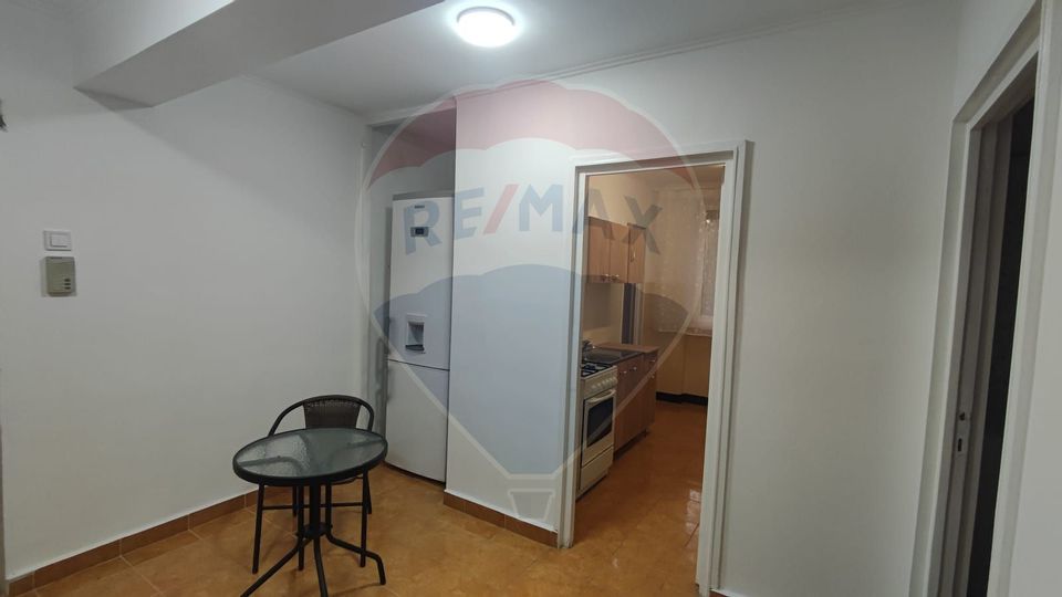 De inchiriat apartament 3 camere spatios  etaj 1 Splaiul Crisanei