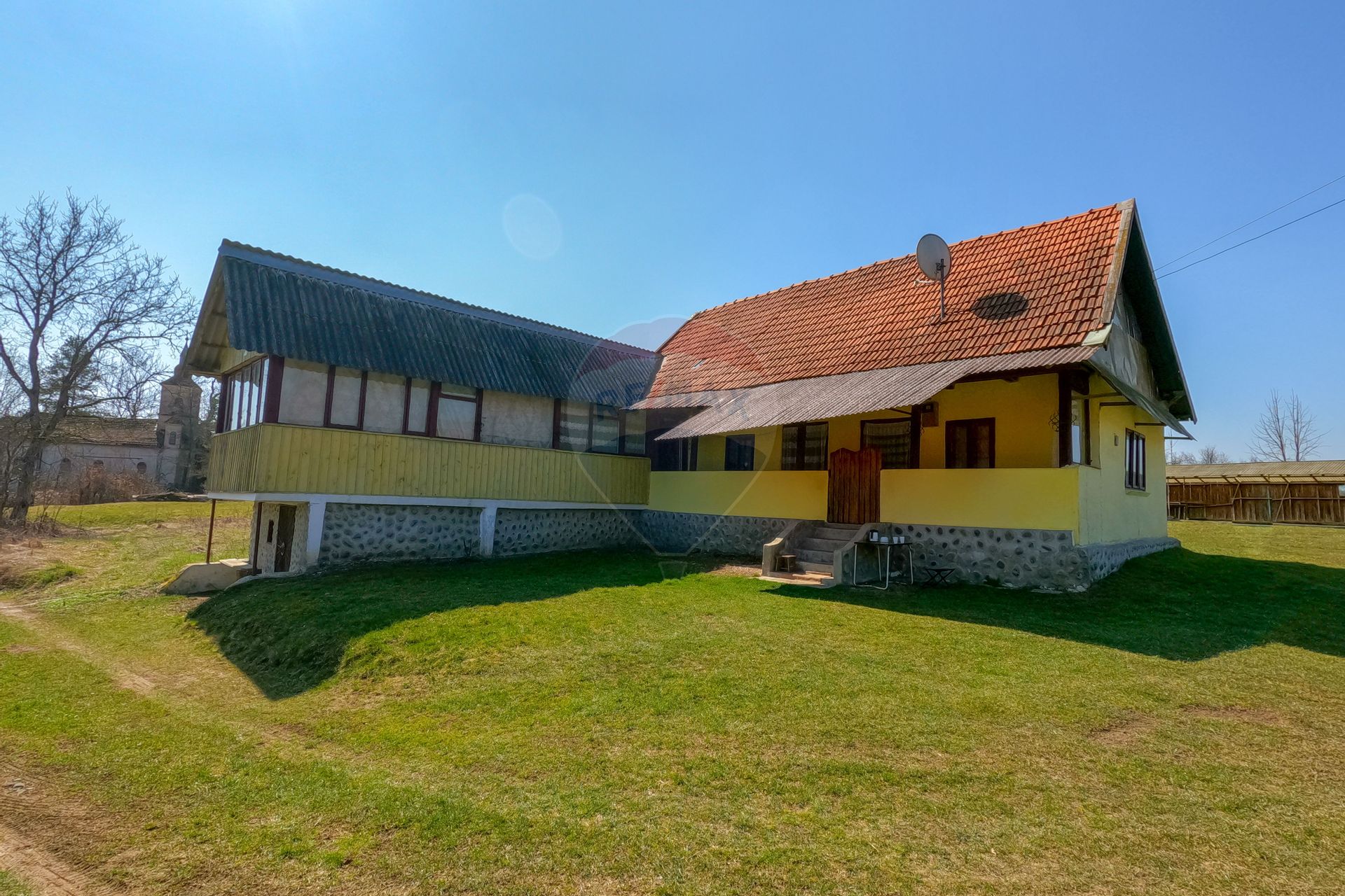 Casavila 3 camere vanzare in Hunedoara, Leaut