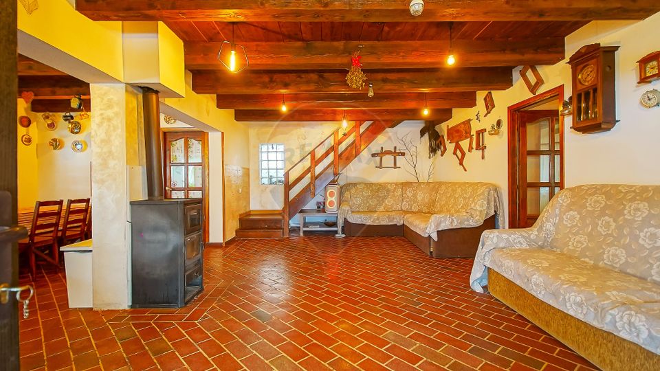 Cabana la Flo, 8 cam,P + M, teren 888 mp oportunitate de investitie !