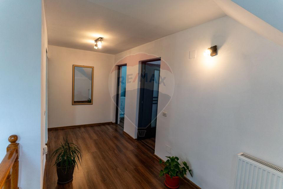 Casă / Vilă deosebita de vânzare, Hateg jud. Hunedoara