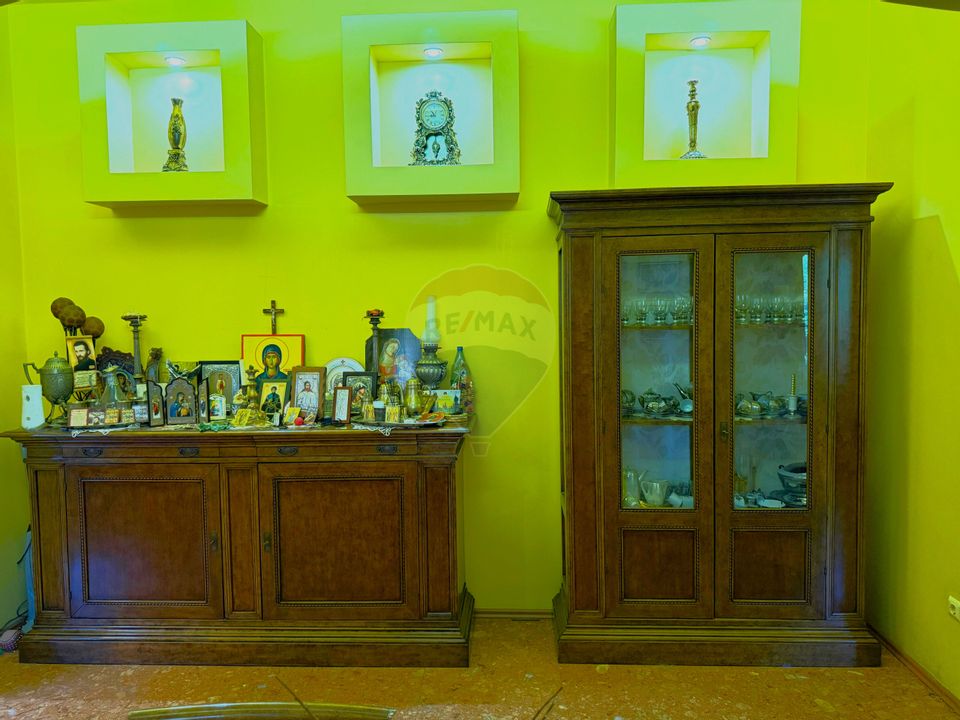 8 room House / Villa for sale, Central area