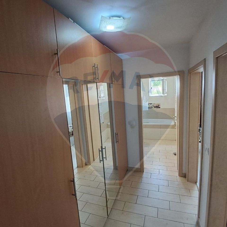 Apartament cu 2 camere de vânzare în zona Tractorul