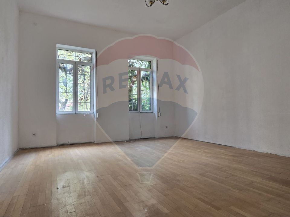 DE VANZARE Casă / Vilă cu 11 camere de vânzare în zona Parcul Carol