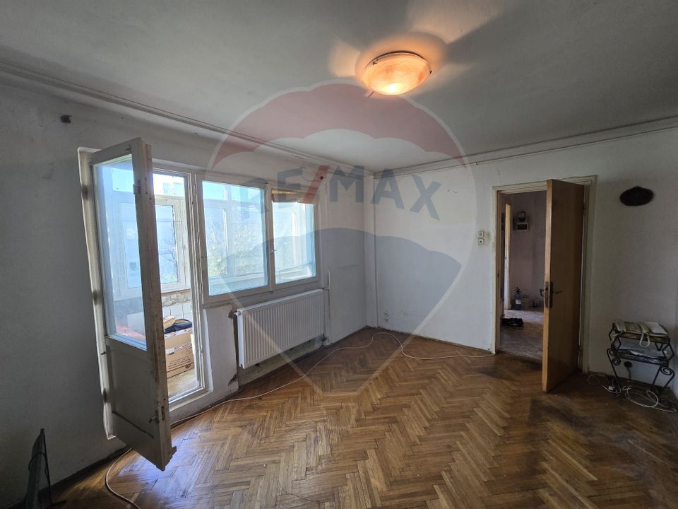 DE VANZARE Apartament cu 3 camere în zona Titan