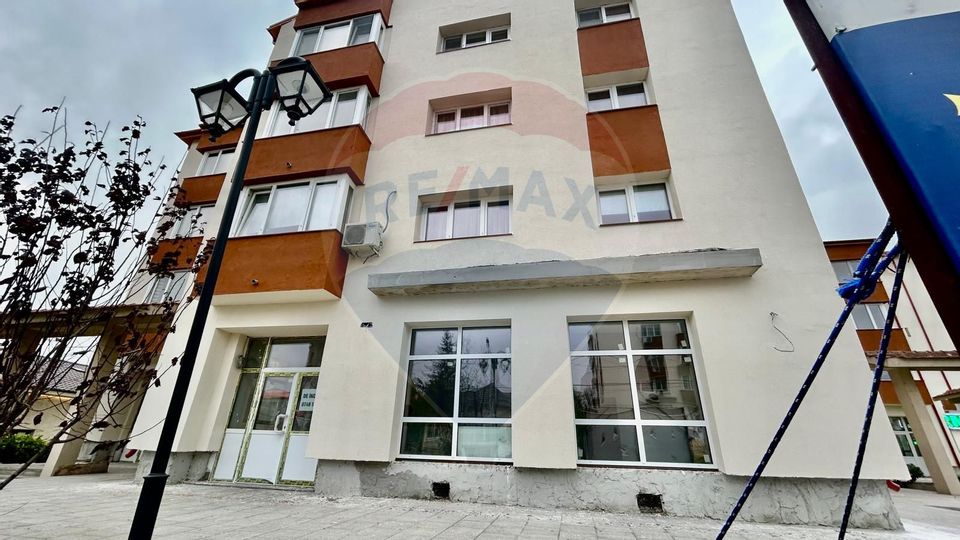 76.72sq.m Commercial Space for rent