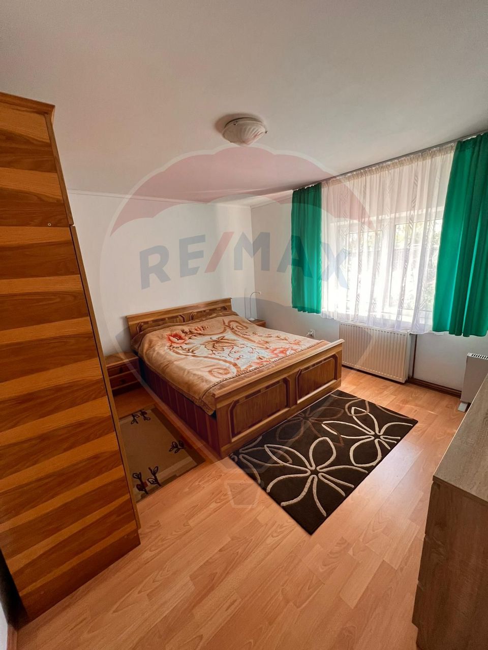 Casă / Vilă cu 4 camere de vânzare în zona Central