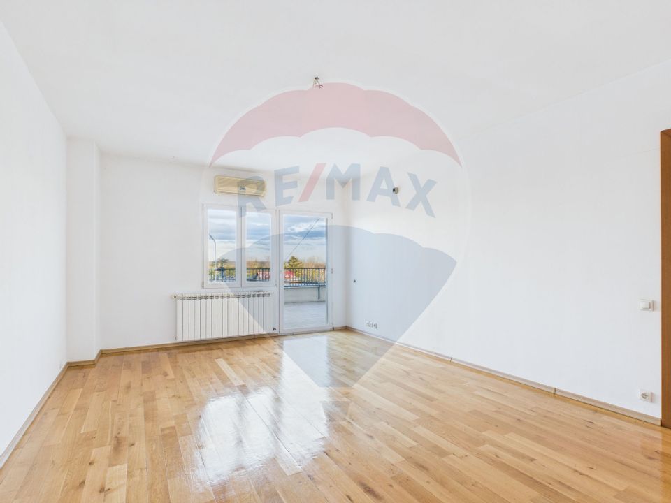 Apartament spatios 3 camere, locuinta sau birou