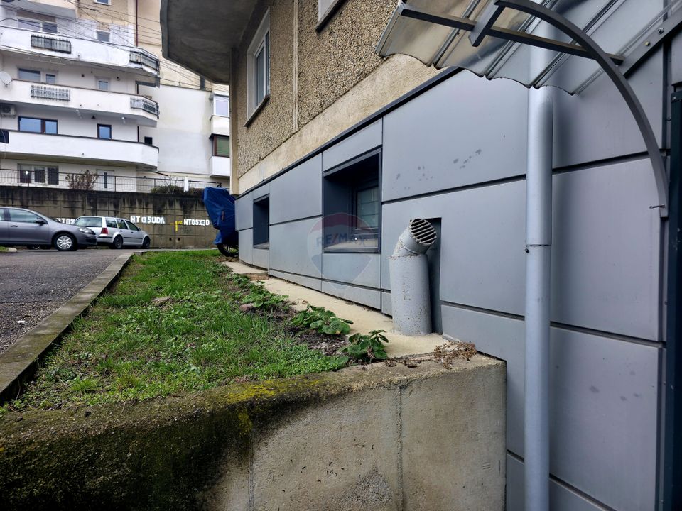 68sq.m Commercial Space, Central area