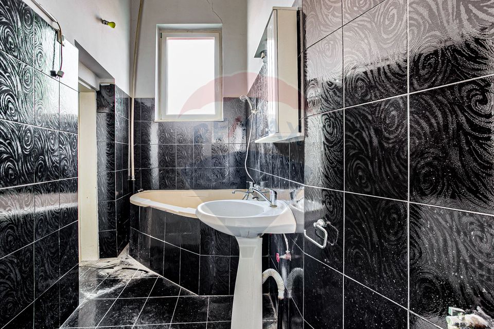 Apartament 4 camere spațioase,  curte,  zona Piata Catedralei