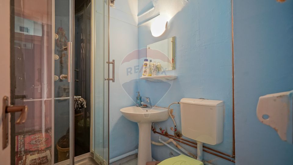 Apartament cu 3 camere de vânzare în zona Bartolomeu