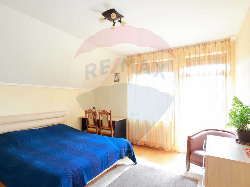 Casă de vânzare cu 3 dormitoare și garaj, zona Oneștilor, Oradea