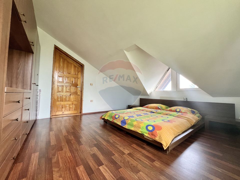 8 room House / Villa for sale