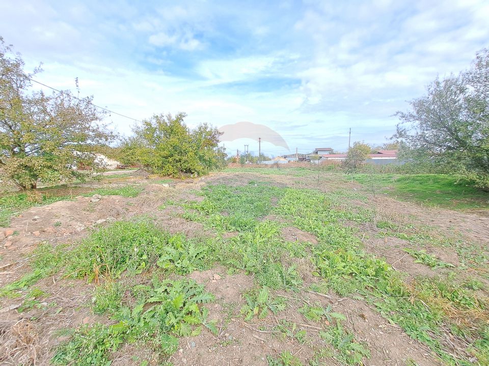 Land 3 ha with front at 3 streets in Calarasi county, DN4 - Soldanu