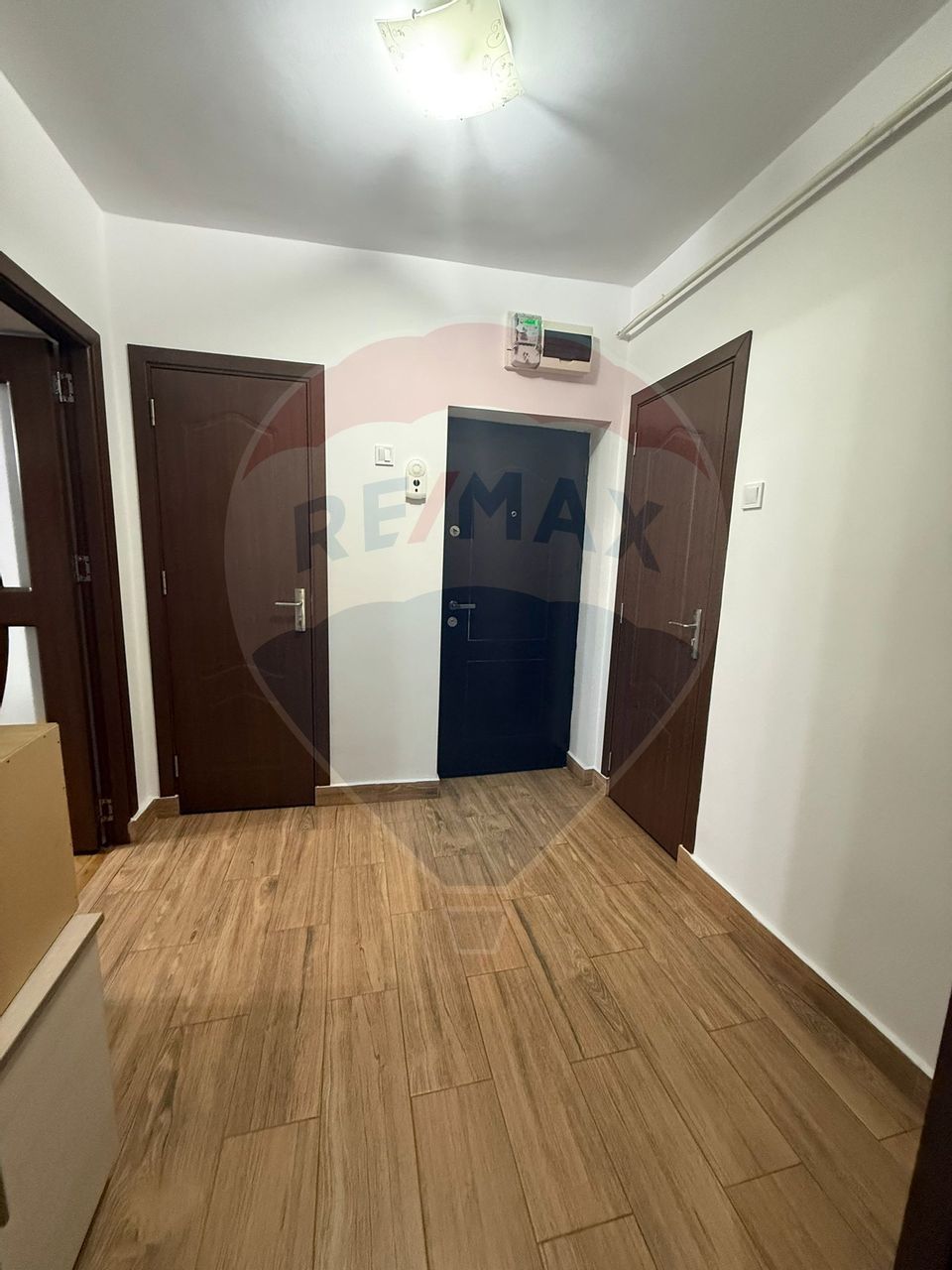 Apartament cu 3 camere de închiriat în zona Central