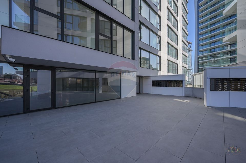 Spatiu ideal showroom/cafenea | vitrine + terasa