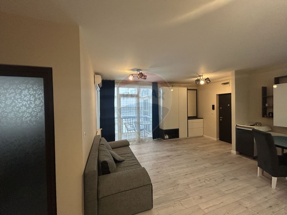 Apartament 3 camere de închiriat bloc nou lift în zona ultra Central